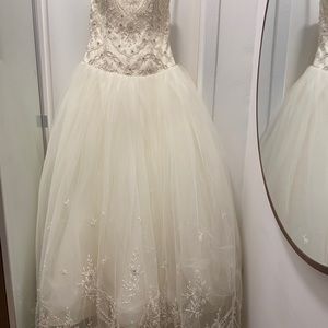 Wedding gown (pre-owned)